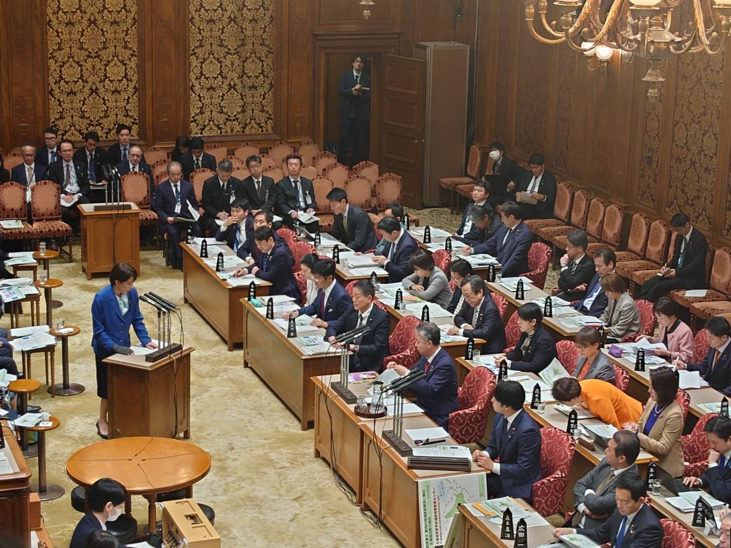 予算委1-2.jpg